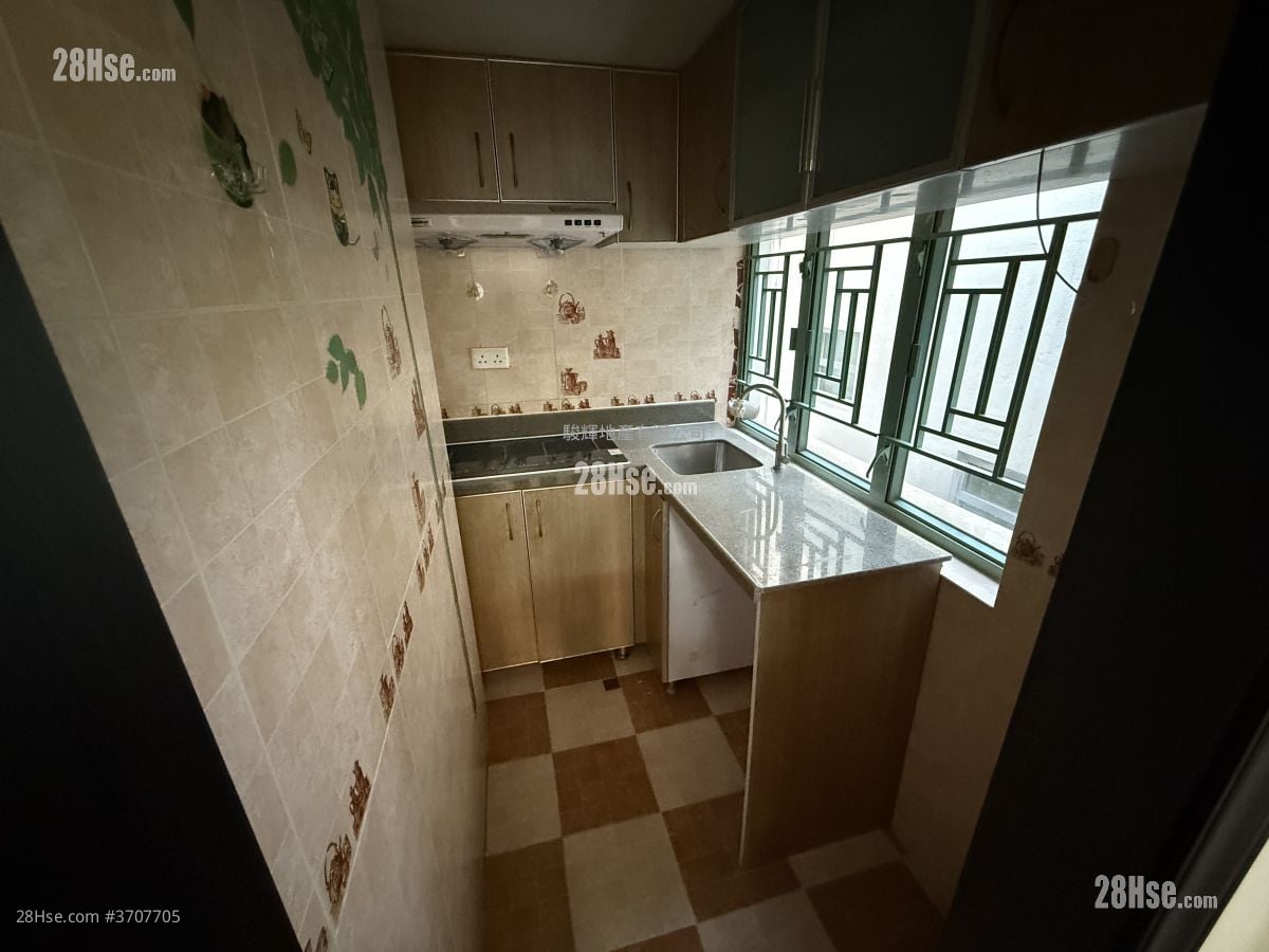 Celebrity Court Rental 3 Bedrooms , 1 Bathroom 600 ft²