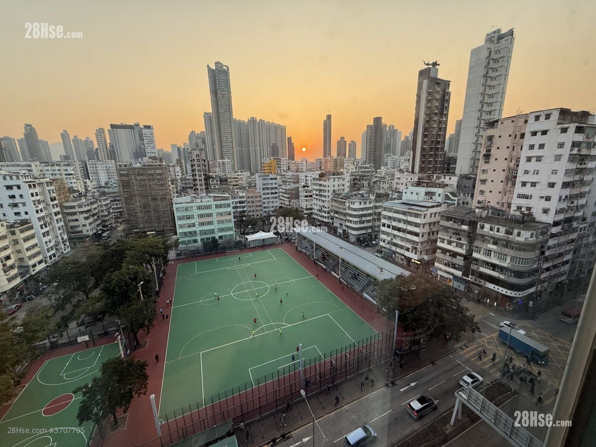 Celebrity Court Rental 3 Bedrooms , 1 Bathroom 600 ft²