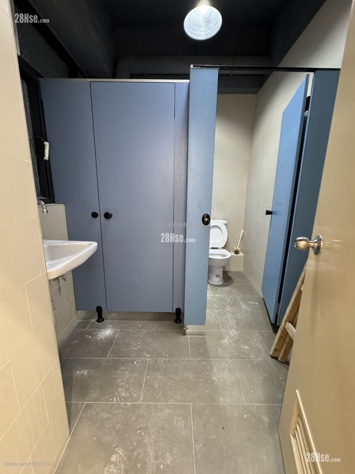 Wai Yip Industrial Building Rental 1 Bedroom , 4 Toilets