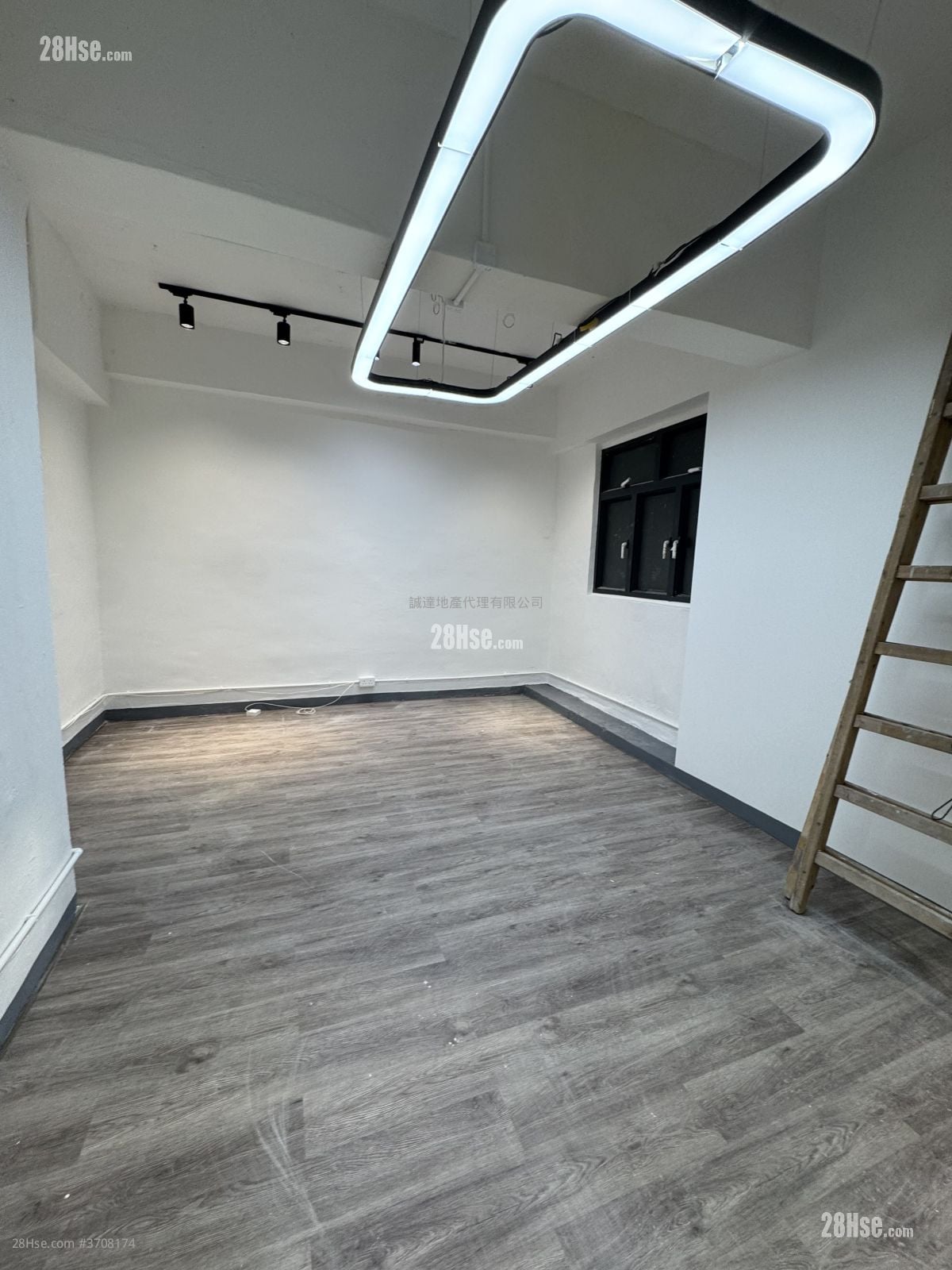 Wai Yip Industrial Building Rental 1 Bedroom , 4 Toilets