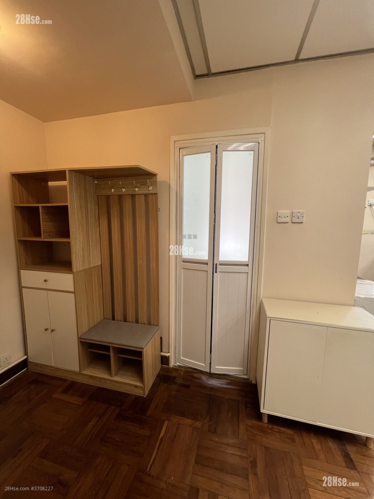 高威楼 租盘 1 房 , 1 浴室 350 平方尺