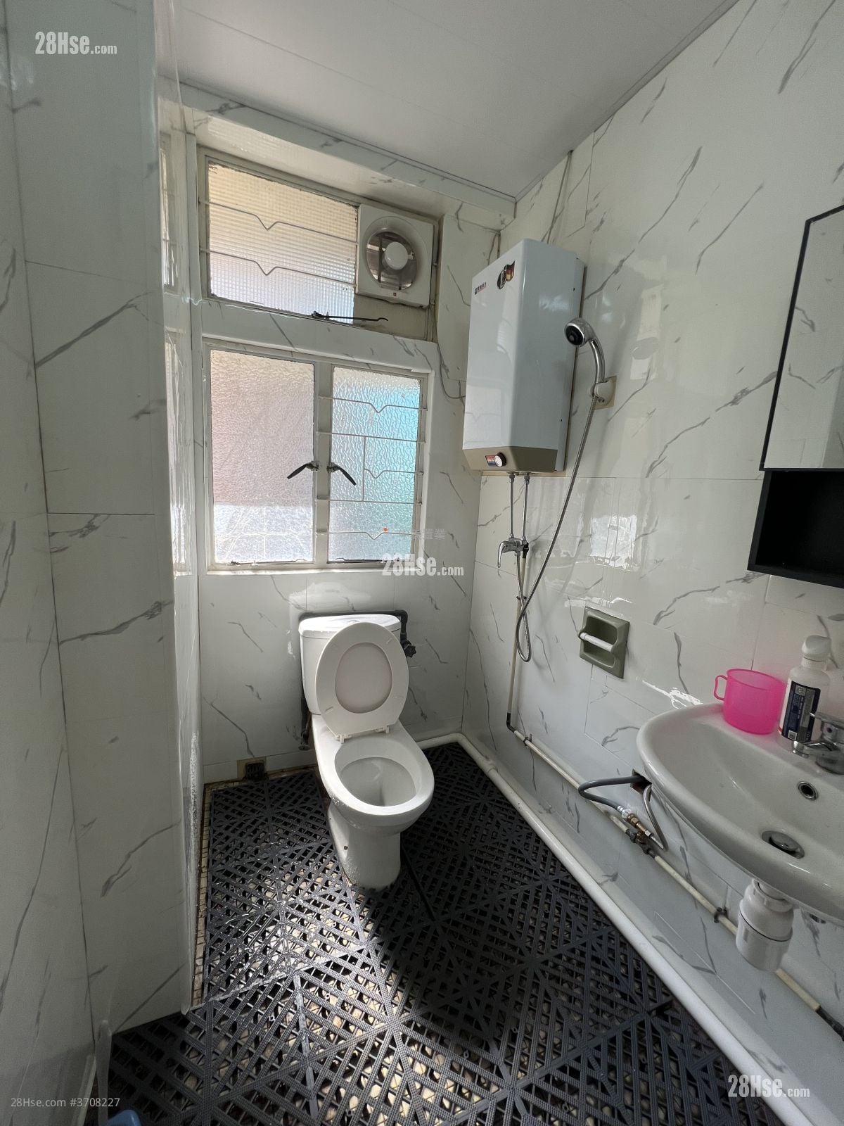 高威楼 租盘 1 房 , 1 浴室 350 平方尺