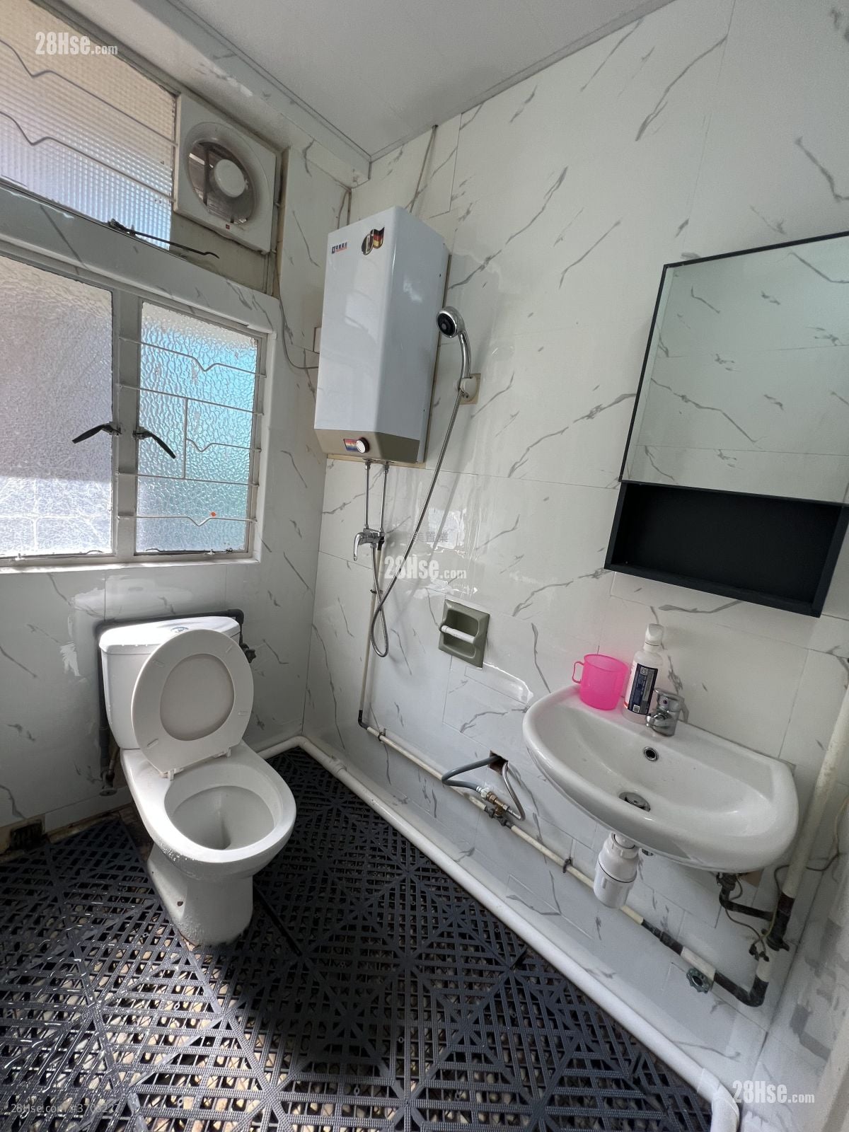 高威楼 租盘 1 房 , 1 浴室 350 平方尺