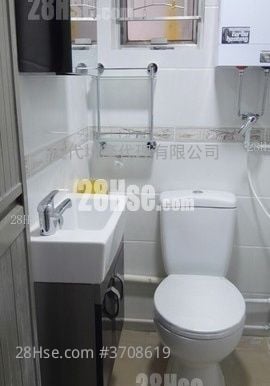 Shun King Building Sell 2 Bedrooms 253 ft²