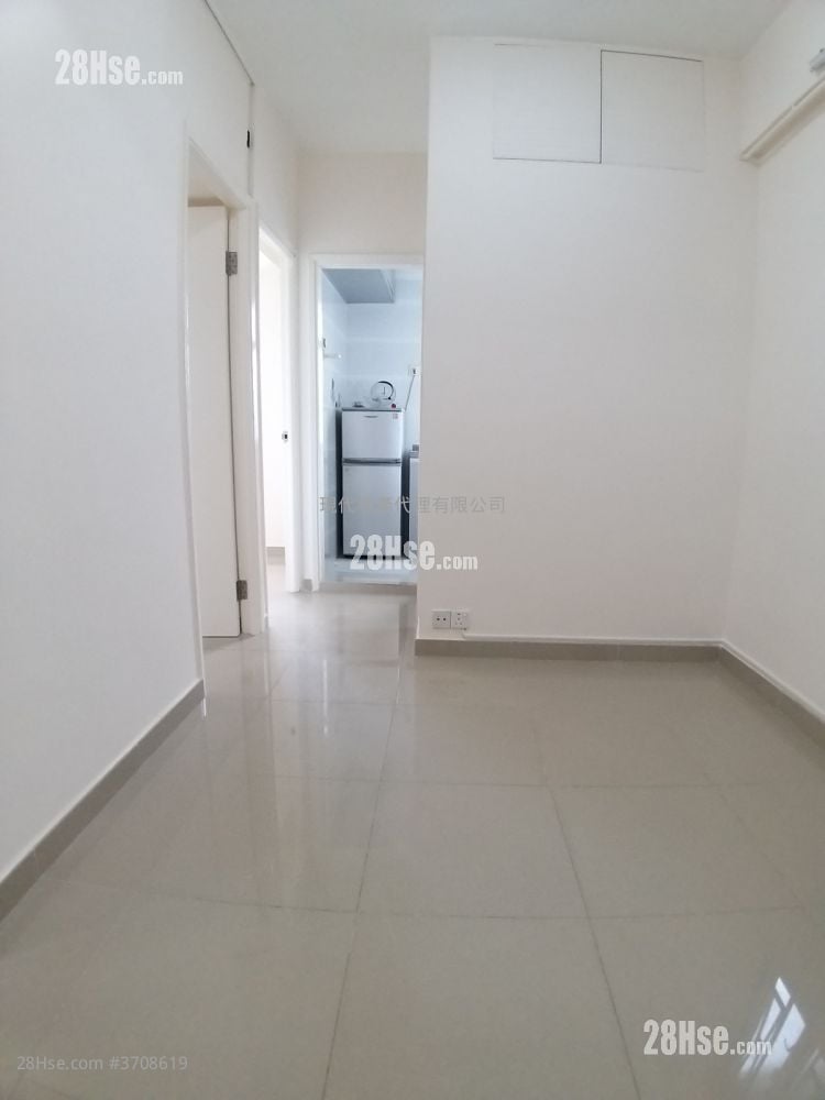 Shun King Building Sell 2 Bedrooms 253 ft²