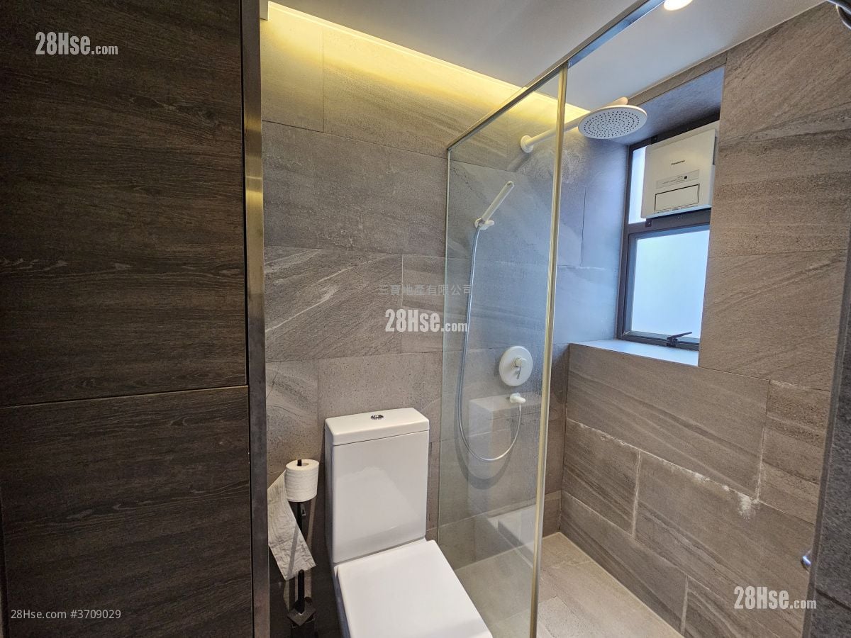 Winsome Park Sell 2 Bedrooms , 2 Bathrooms 829 ft²