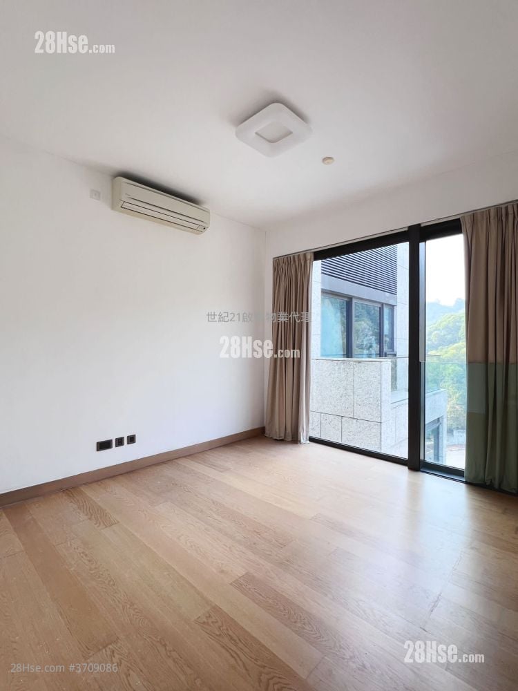 Peak Castle Sell 4 Bedrooms 3,374 ft²