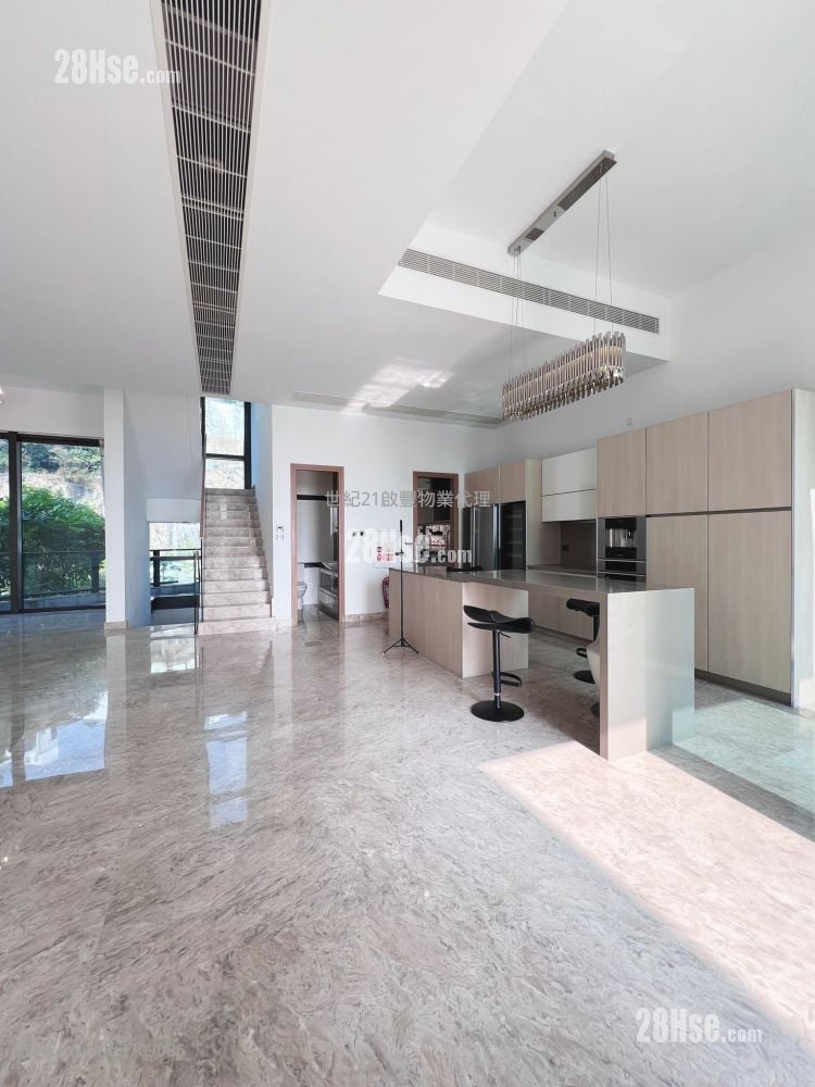 Peak Castle Sell 4 Bedrooms 3,374 ft²