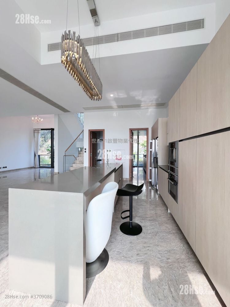 Peak Castle Sell 4 Bedrooms 3,374 ft²