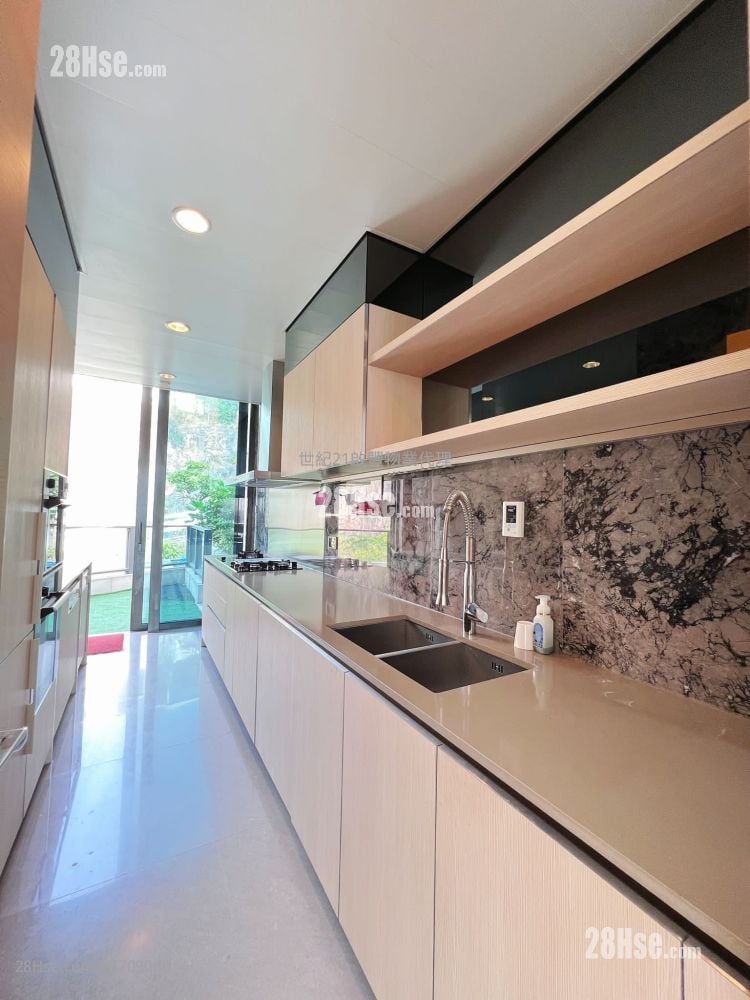 Peak Castle Sell 4 Bedrooms 3,374 ft²