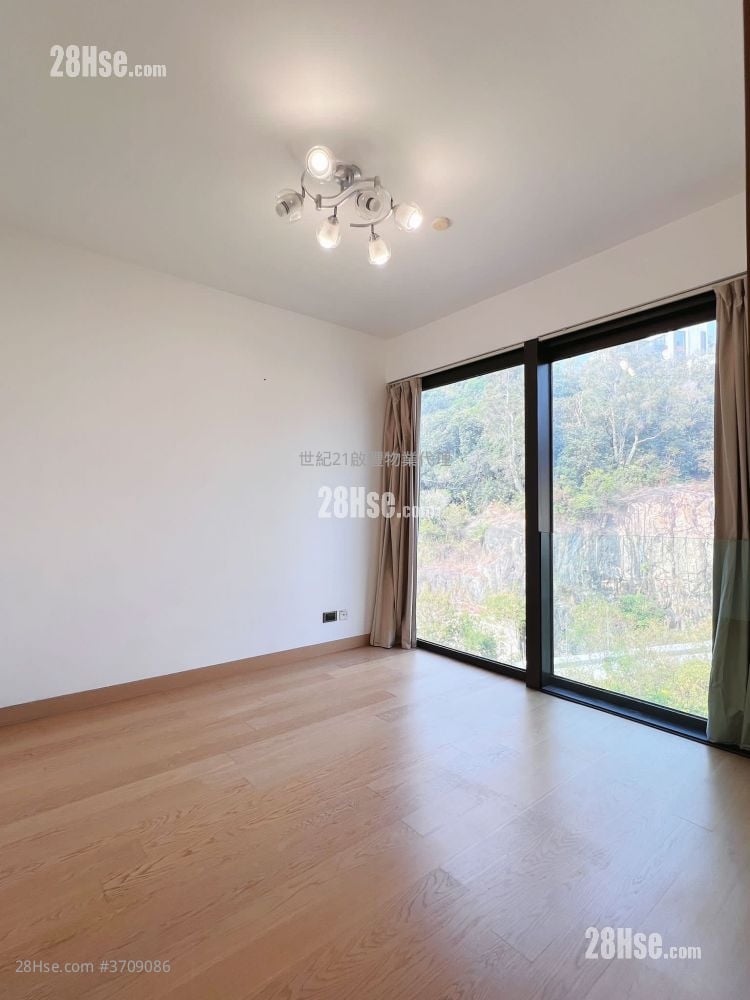 Peak Castle Sell 4 Bedrooms 3,374 ft²