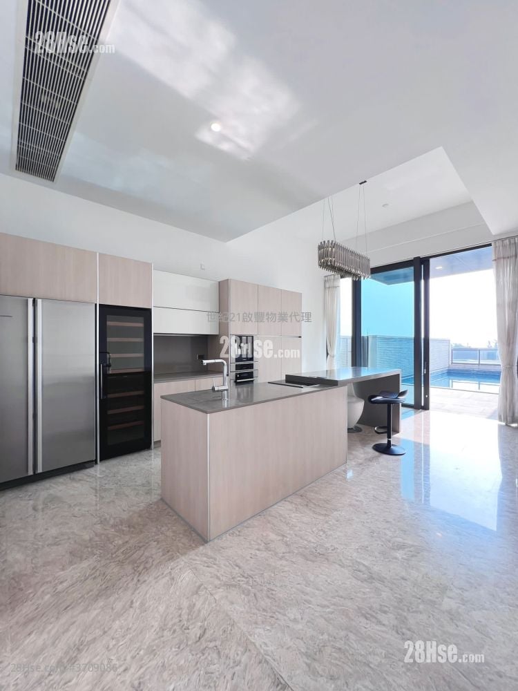 Peak Castle Sell 4 Bedrooms 3,374 ft²