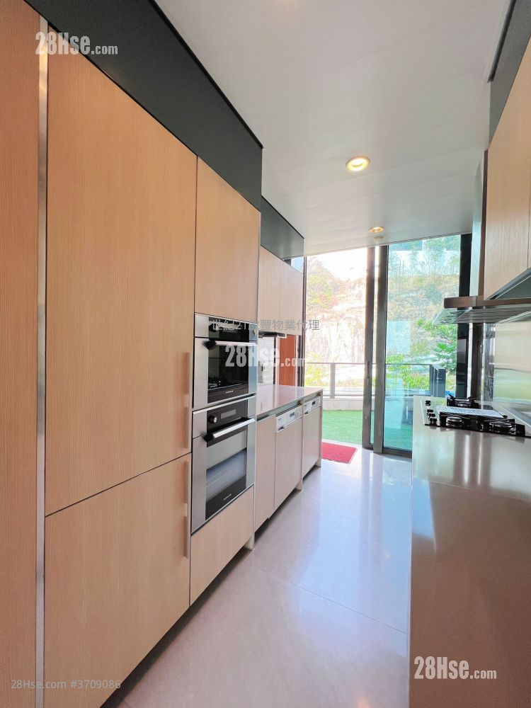 Peak Castle Sell 4 Bedrooms 3,374 ft²