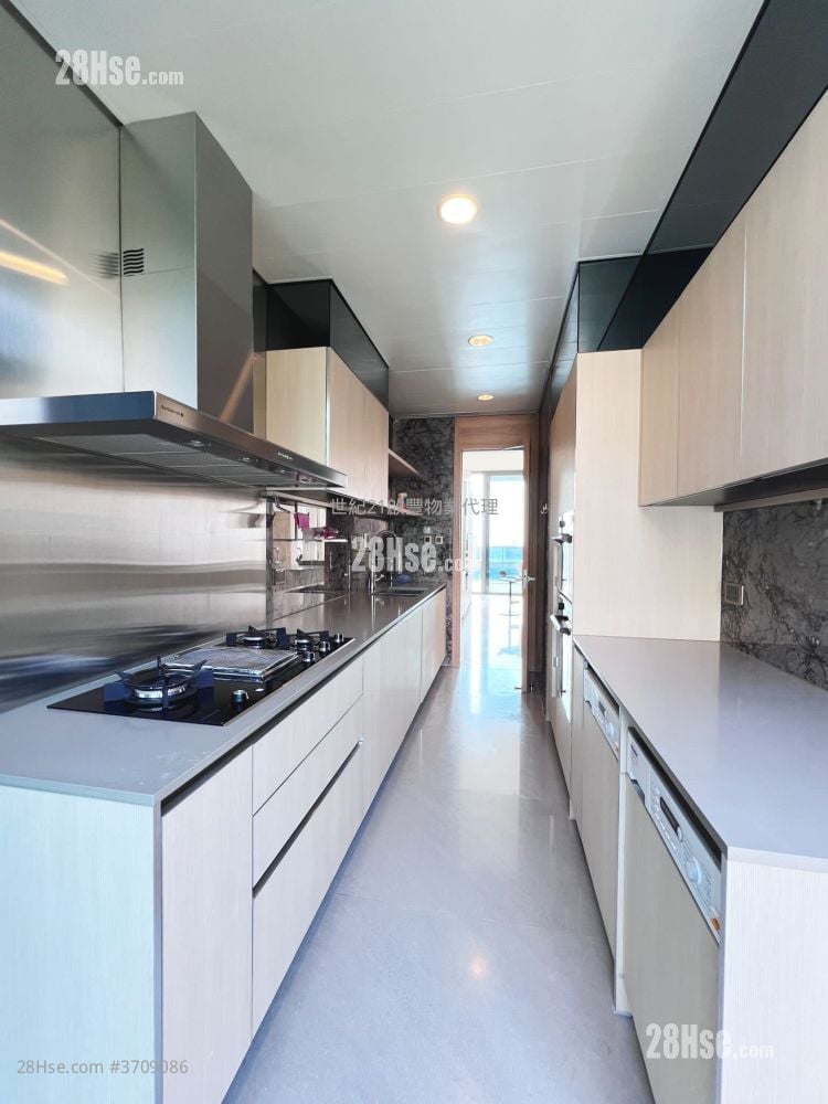 Peak Castle Sell 4 Bedrooms 3,374 ft²