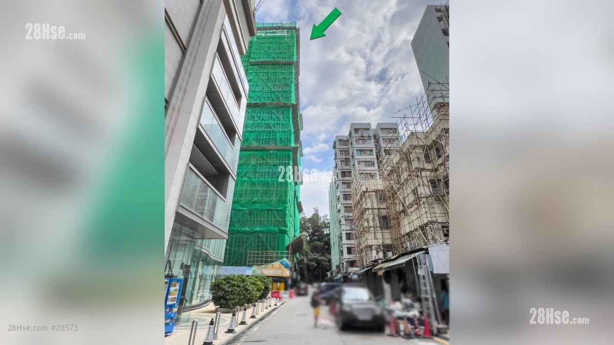 曉柏峰 周邊環境: 項目 (綠色箭嘴部分) 外的西洋菜北街, 人流較少