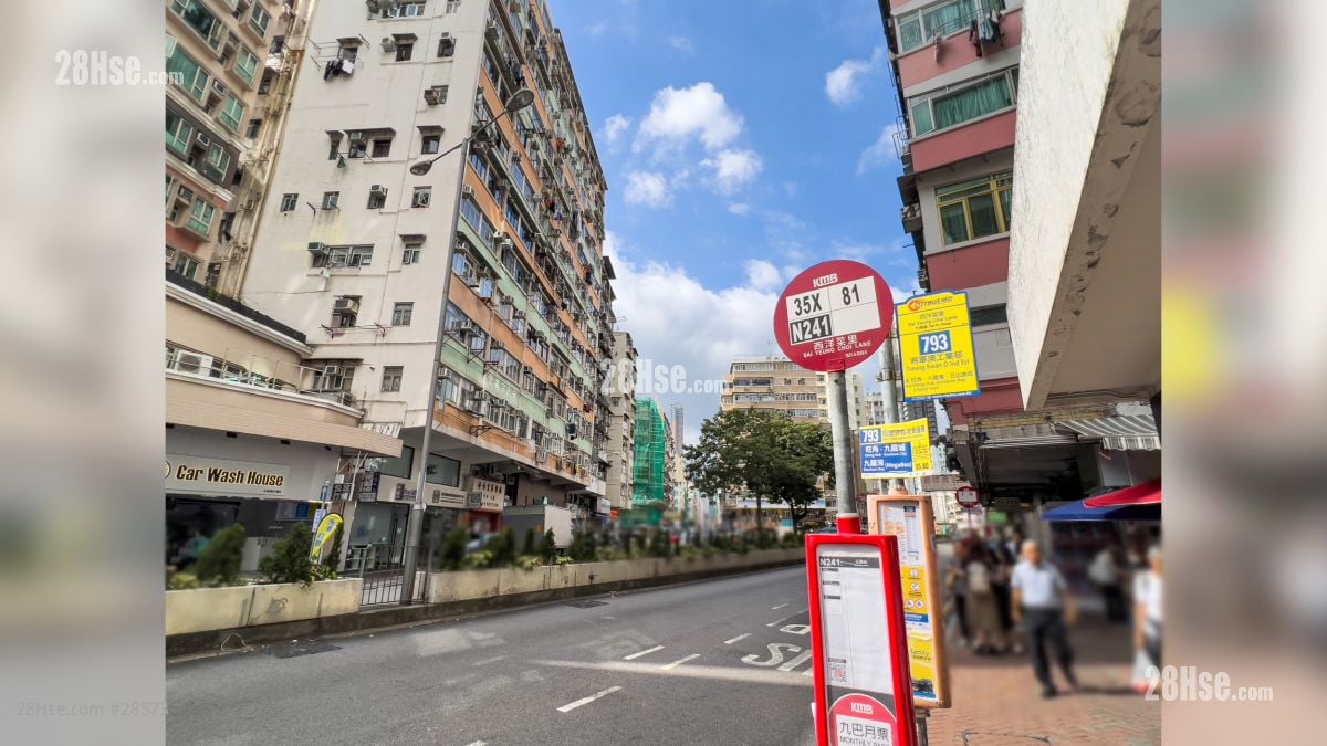 曉柏峰 交通: 大埔道設有九巴巴士站 (35X,81,N241), 城巴 (793)