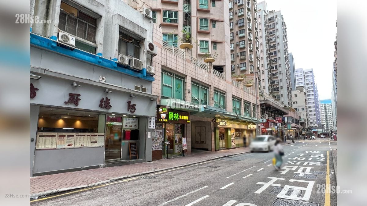 The Haddon Shopping Mall: 寶其利街與明安街一帶設有各式食肆商舖