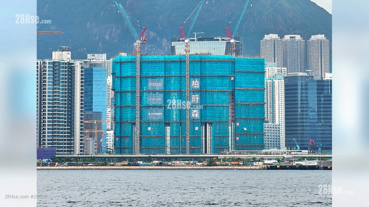 2 Shing King Street Building: The Pavilia Forest I 柏蔚森 I 由新世界發展及遠東發展的柏蔚森，位於啟德承景街2號，分3期發展，合共提供1,305伙。當中，第1期名為柏蔚森 I﹐由2座大廈組成，提供291伙，實用面積由234至560平方呎，間隔為1至3房，另設有特色戶。