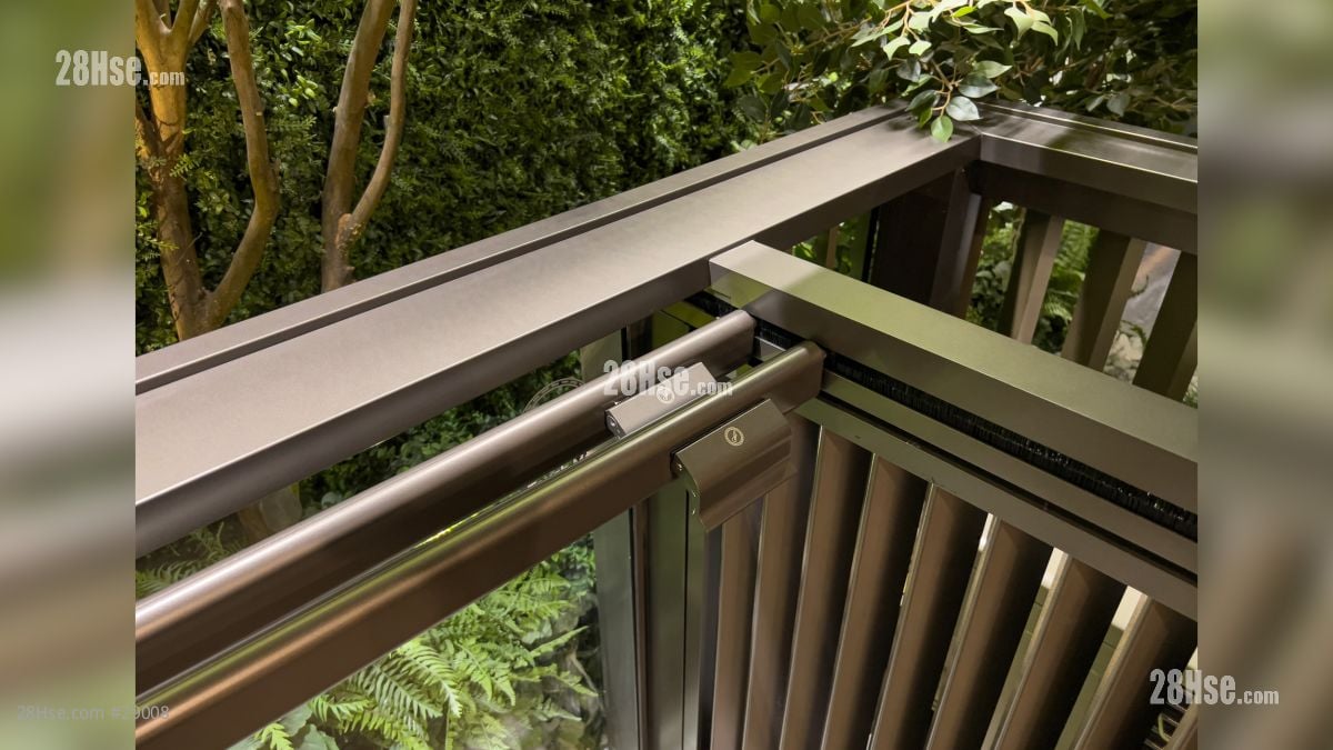 2 Shing King Street Building: 露台及工作平台設有 MAGIC HANGER