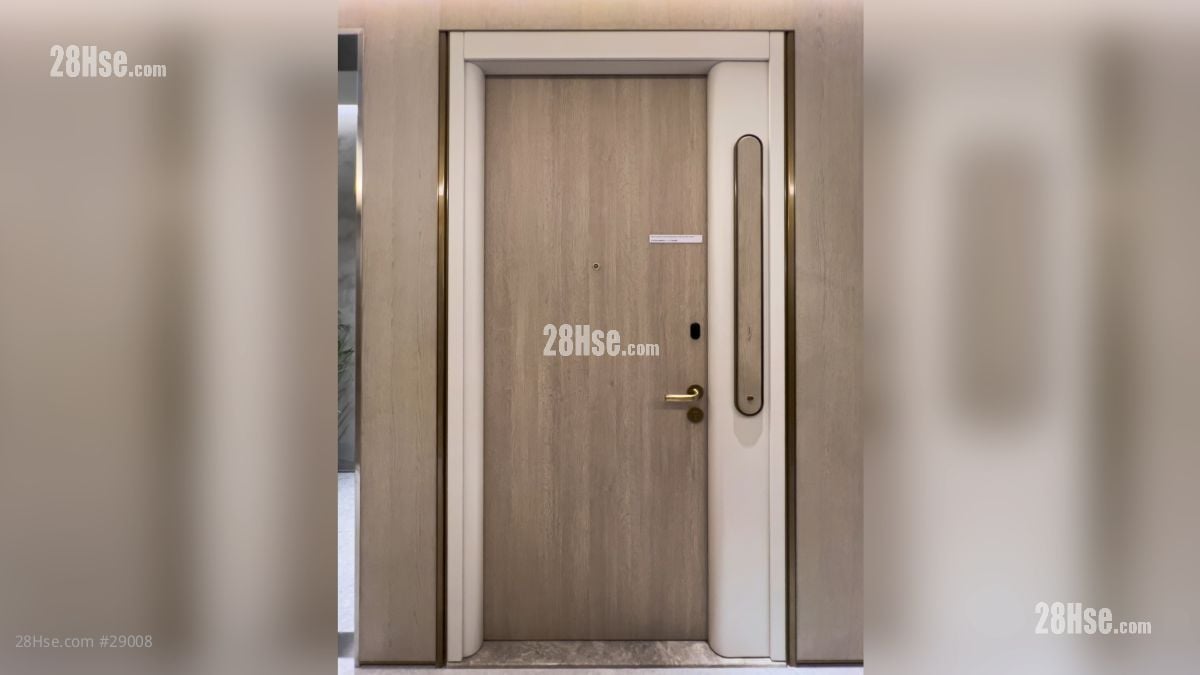 2 Shing King Street Building: 大門裝有專利的 ArtisLock 三合一智能門鎖, 可使用指紋掃描、門匙 / Artisanal Living 應用程式解鎖