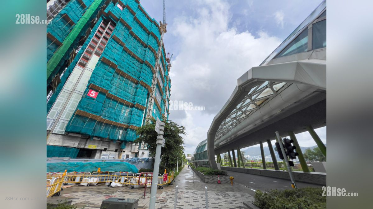 2 Shing King Street Environment: 項目外的承豐道, 啟德空中花園下方