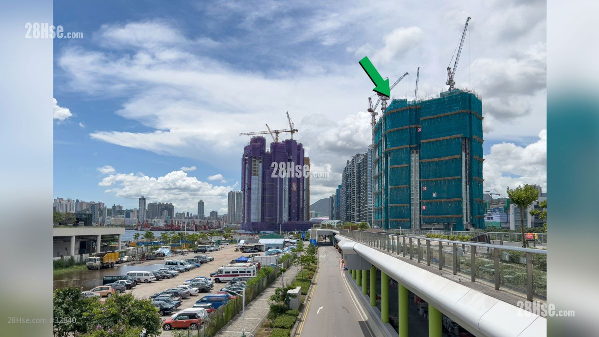 柏蔚森 II 周邊環境: 從承豐道尾段觀看項目 (綠色箭嘴部分)
