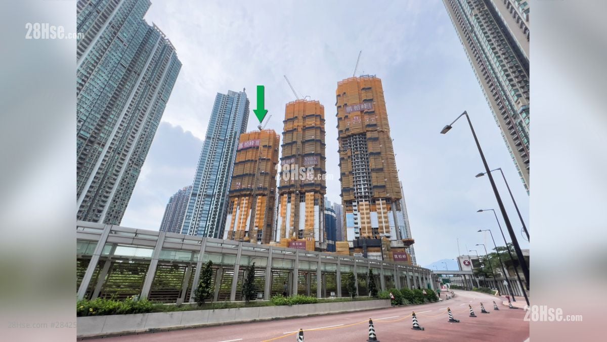 凱柏峰 III 周邊環境: 從康城路遠觀項目 (綠色箭嘴部分)