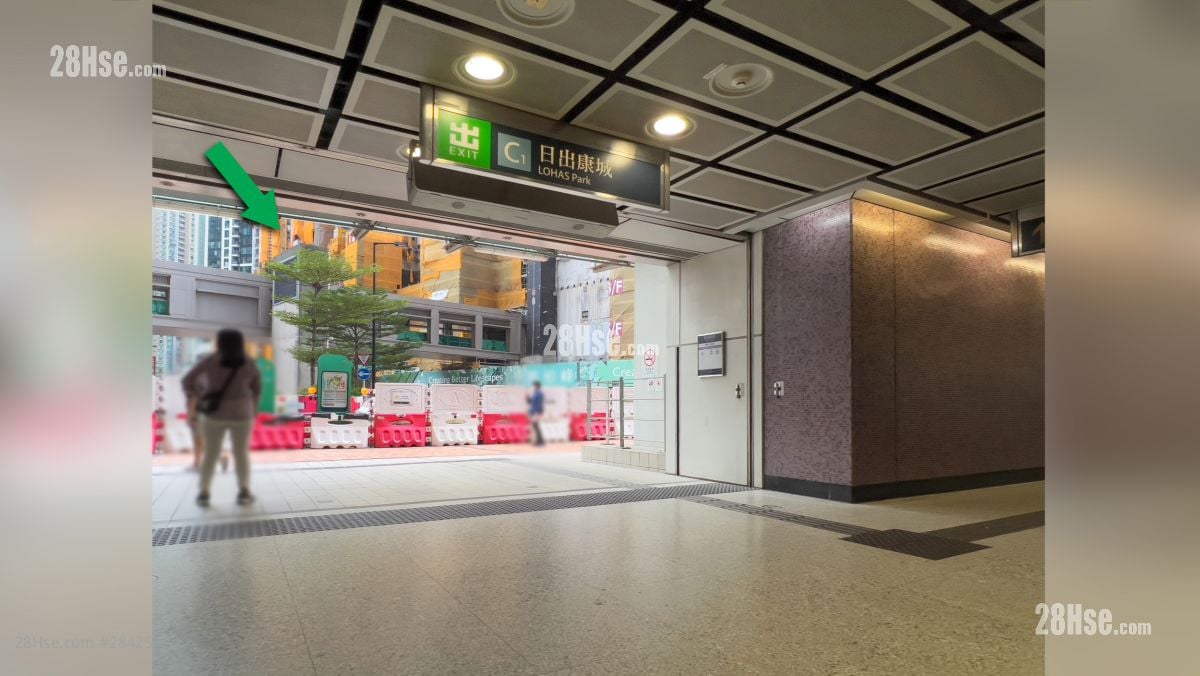 凱柏峰 III 交通: 康城港鐵站 C1出口, 項目位於綠色箭嘴部分