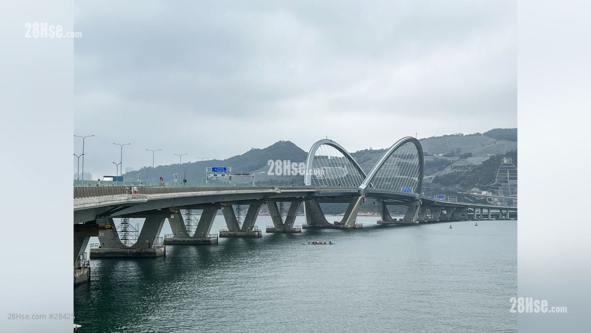 凱柏峰 III 交通: 項目附近的南公路