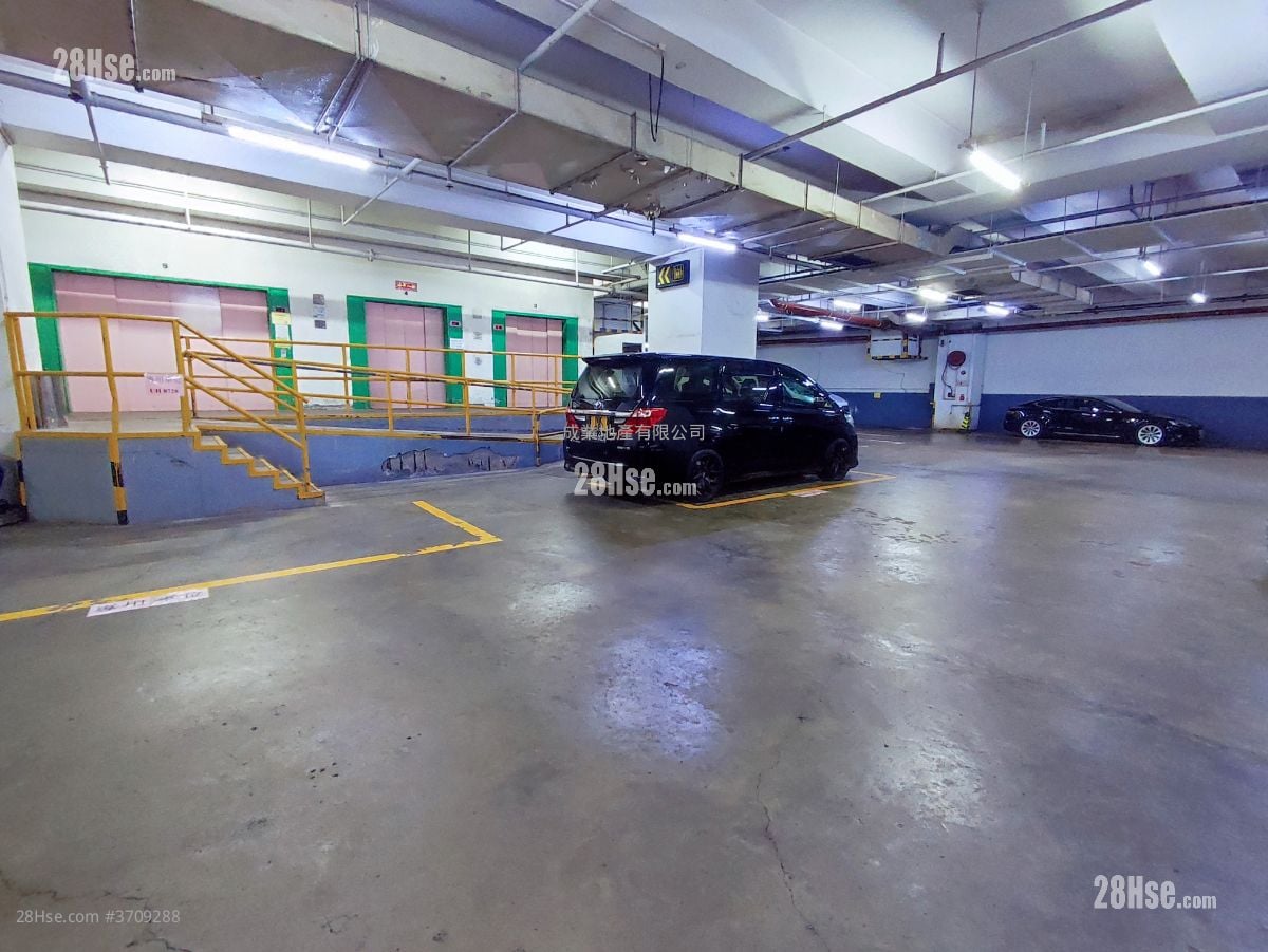 Yee Kuk Industrial Centre Rental 1,900 ft²