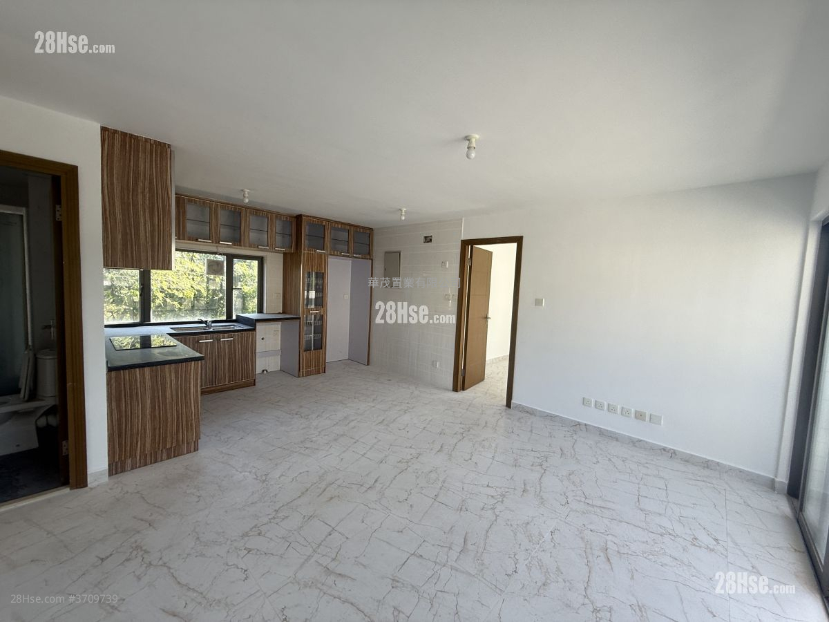 村屋 租盤 3 房 , 1 浴室 630 平方呎