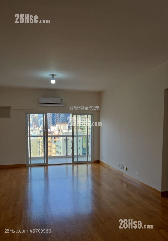 living room: The Dahfuldy Rental 3 Bedrooms , 2 Bathrooms 1,514 ft²