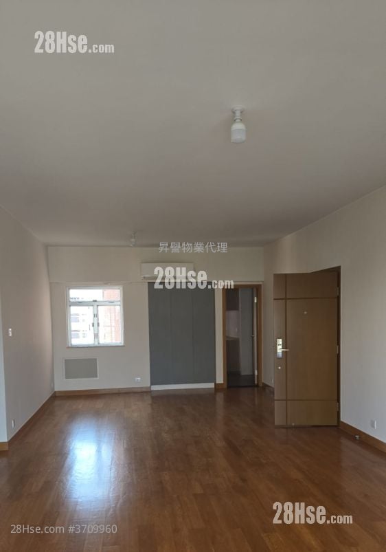 living room: The Dahfuldy Rental 3 Bedrooms , 2 Bathrooms 1,514 ft²