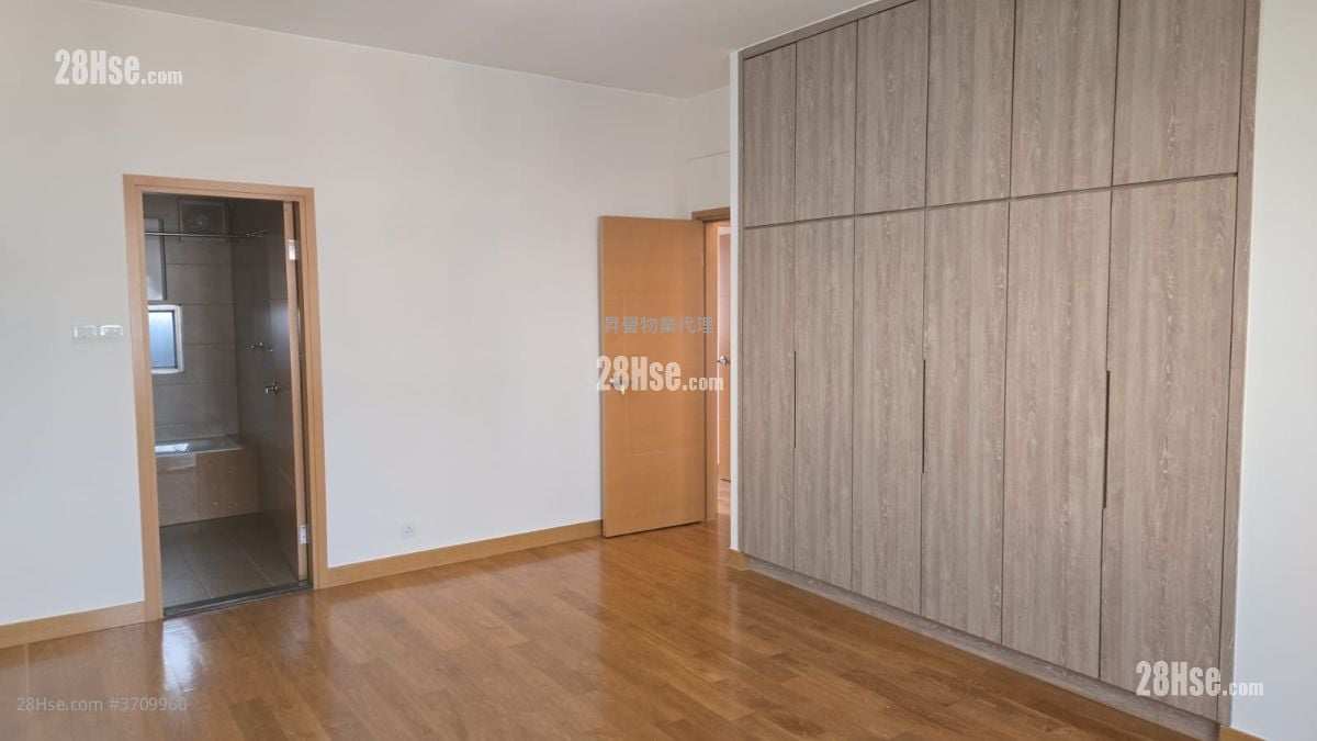 master room: The Dahfuldy Rental 3 Bedrooms , 2 Bathrooms 1,514 ft²