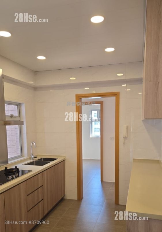 kitchen: The Dahfuldy Rental 3 Bedrooms , 2 Bathrooms 1,514 ft²