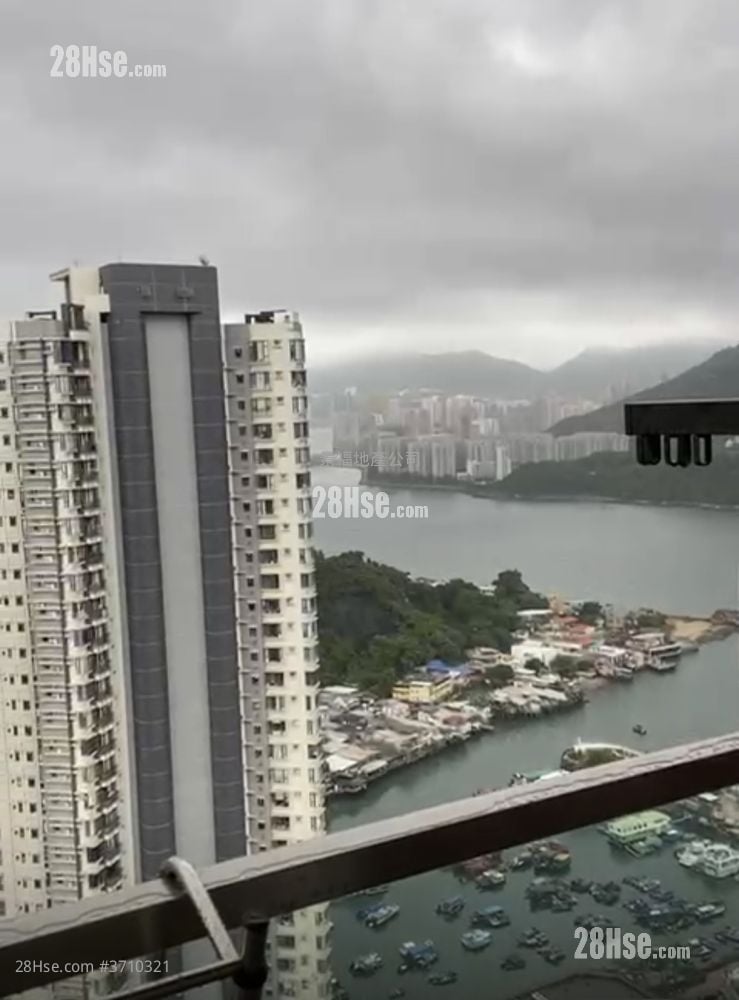 The Spectacle Sell 3 Bedrooms , 2 Bathrooms 736 ft²