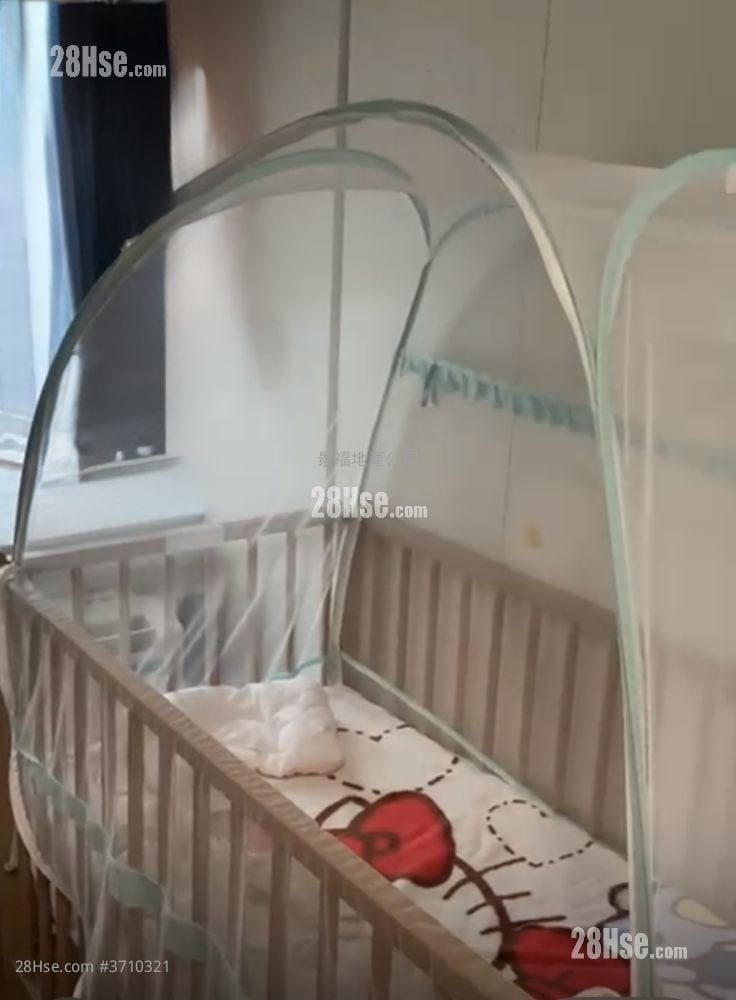 The Spectacle Sell 3 Bedrooms , 2 Bathrooms 736 ft²