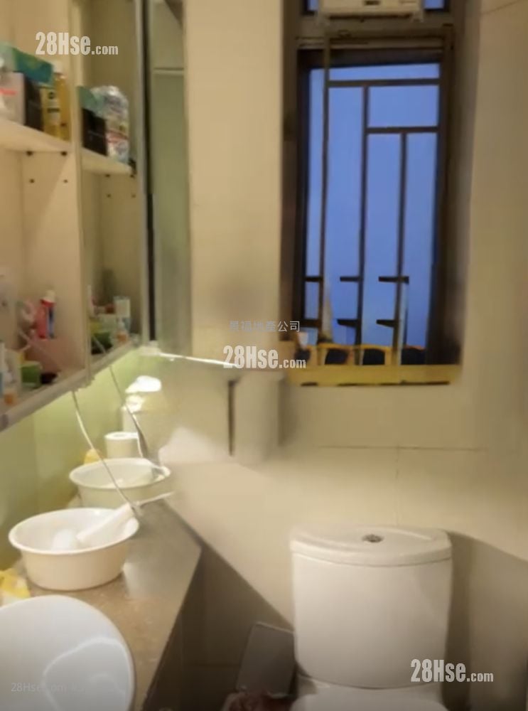 The Spectacle Sell 3 Bedrooms , 2 Bathrooms 736 ft²