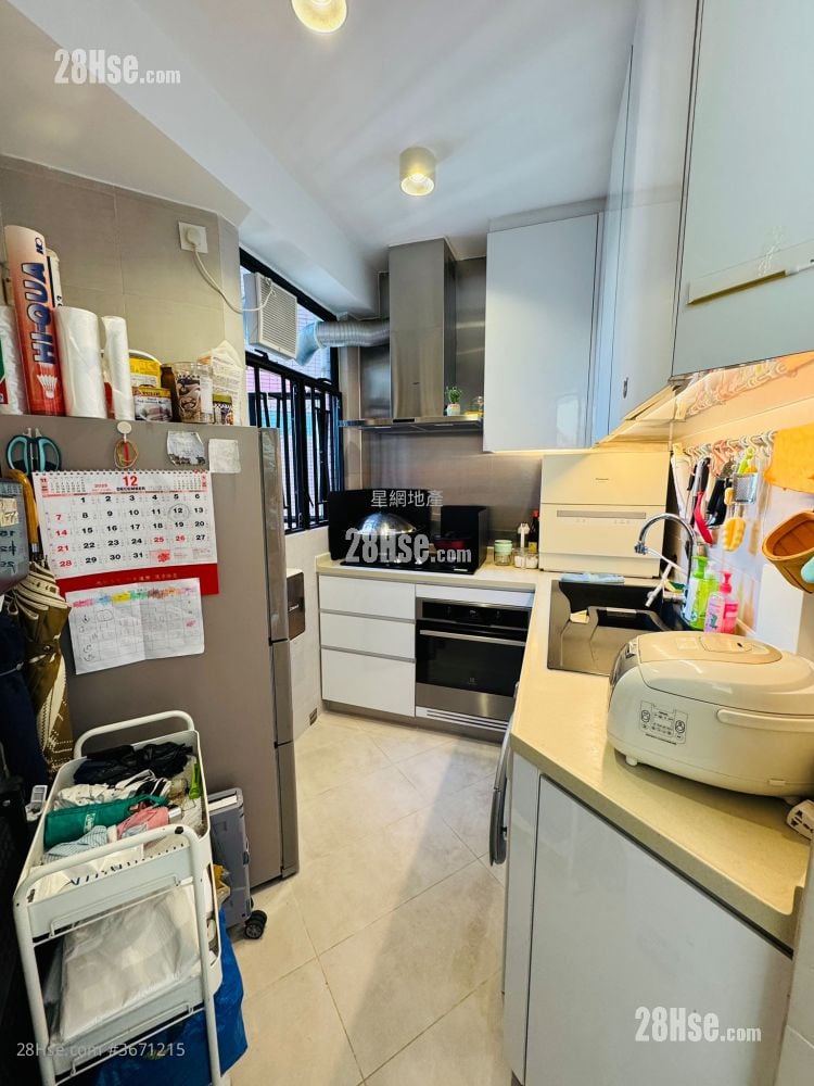 Fuller Gardens Sell 2 Bedrooms , 1 Bathroom 496 ft²