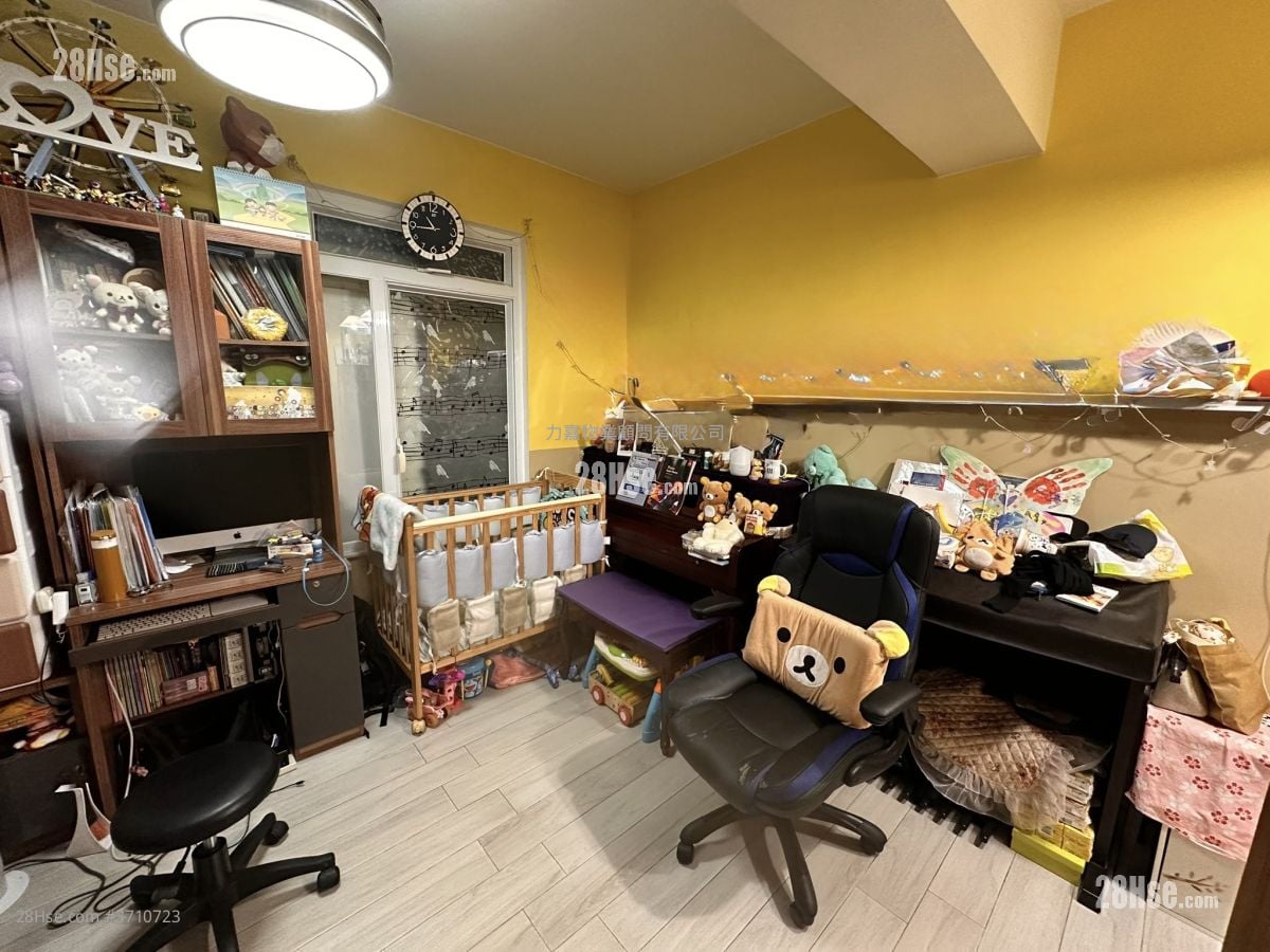 Marble Court Sell 2 Bedrooms , 1 Bathroom 299 ft²