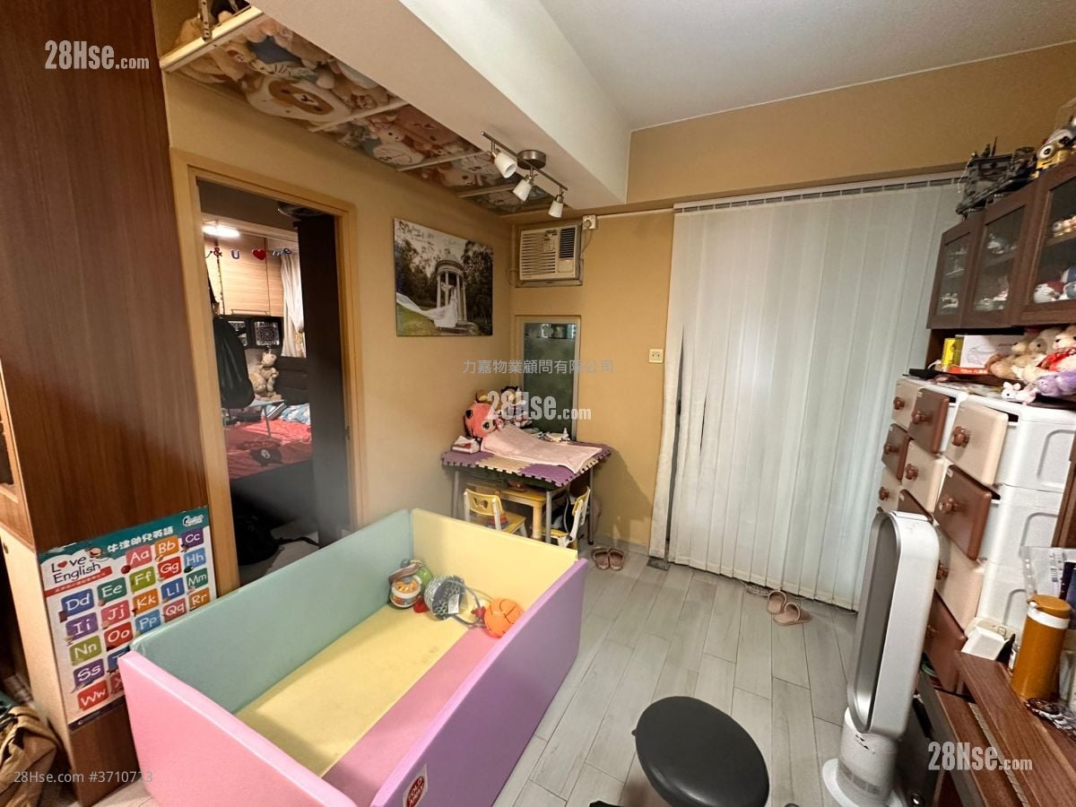 Marble Court Sell 2 Bedrooms , 1 Bathroom 299 ft²