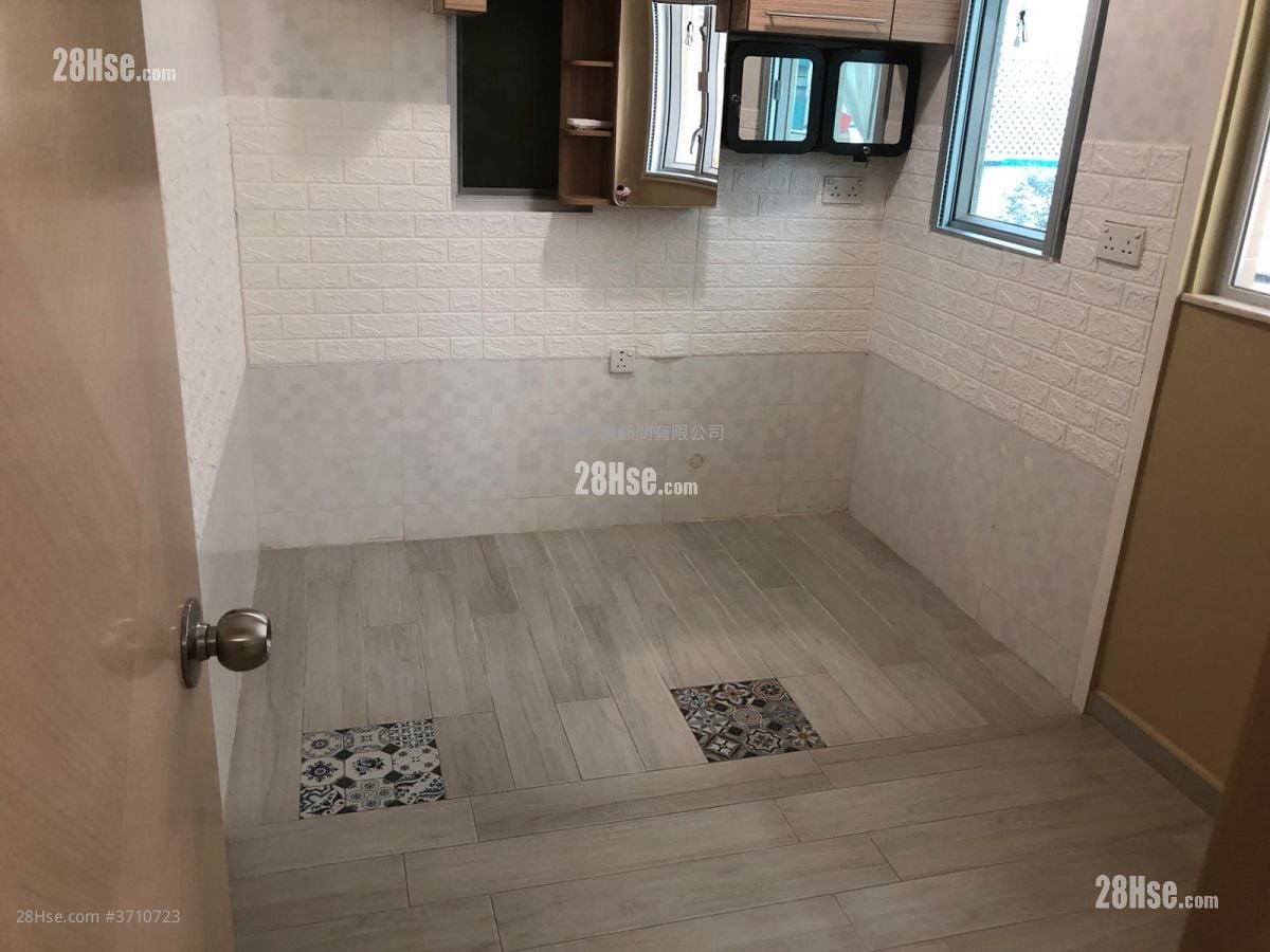 Marble Court Sell 2 Bedrooms , 1 Bathroom 299 ft²