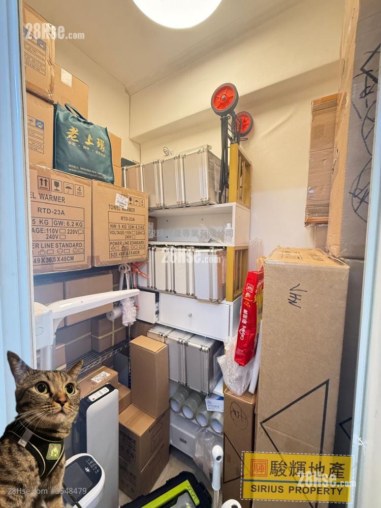 Golden Plaza Sell 3 Bedrooms , 1 Bathroom 305 ft²