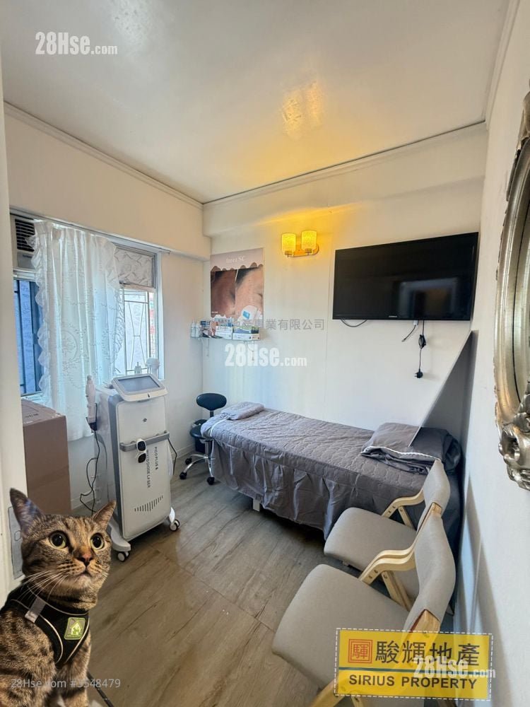 Golden Plaza Sell 3 Bedrooms , 1 Bathroom 305 ft²