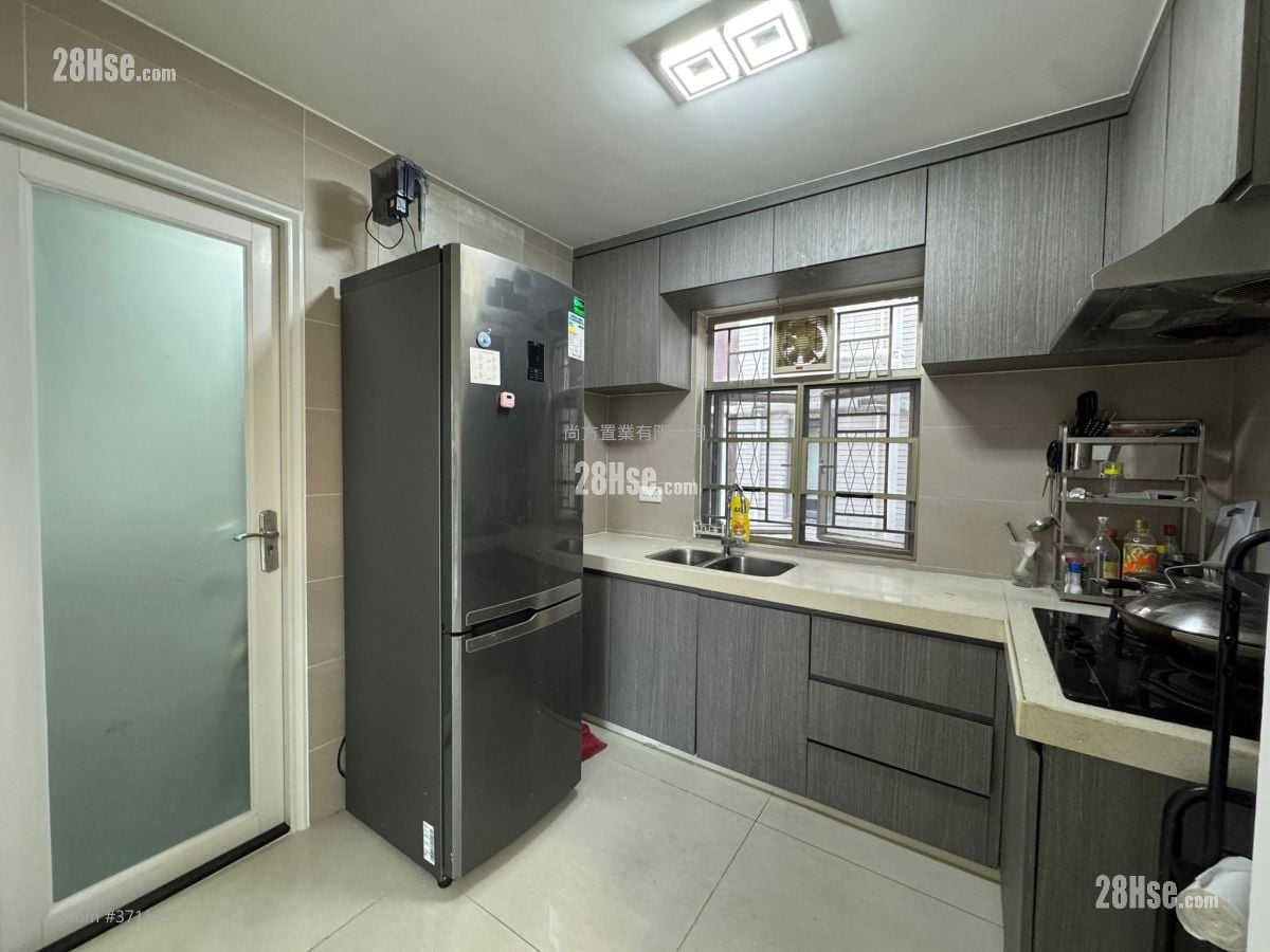 村屋 售盘 2 房 , 2 浴室 700 平方尺