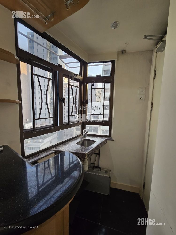 Kam Lok Mansion Sell 2 Bedrooms , 1 Bathroom 360 ft²