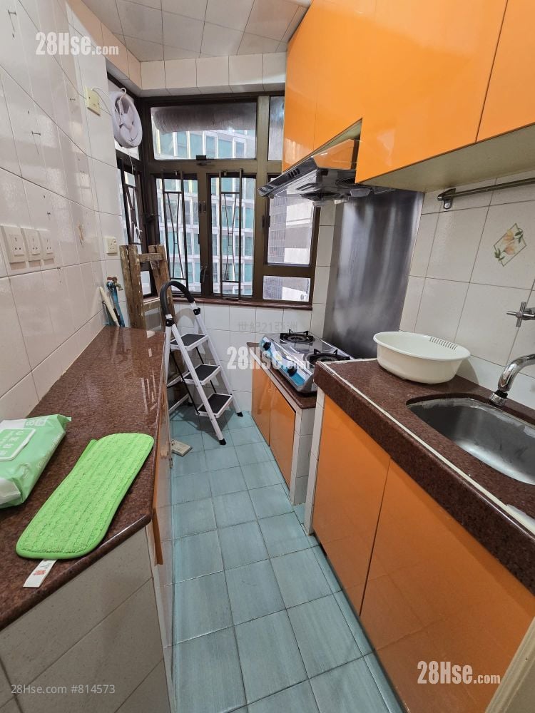 Kam Lok Mansion Sell 2 Bedrooms , 1 Bathroom 360 ft²