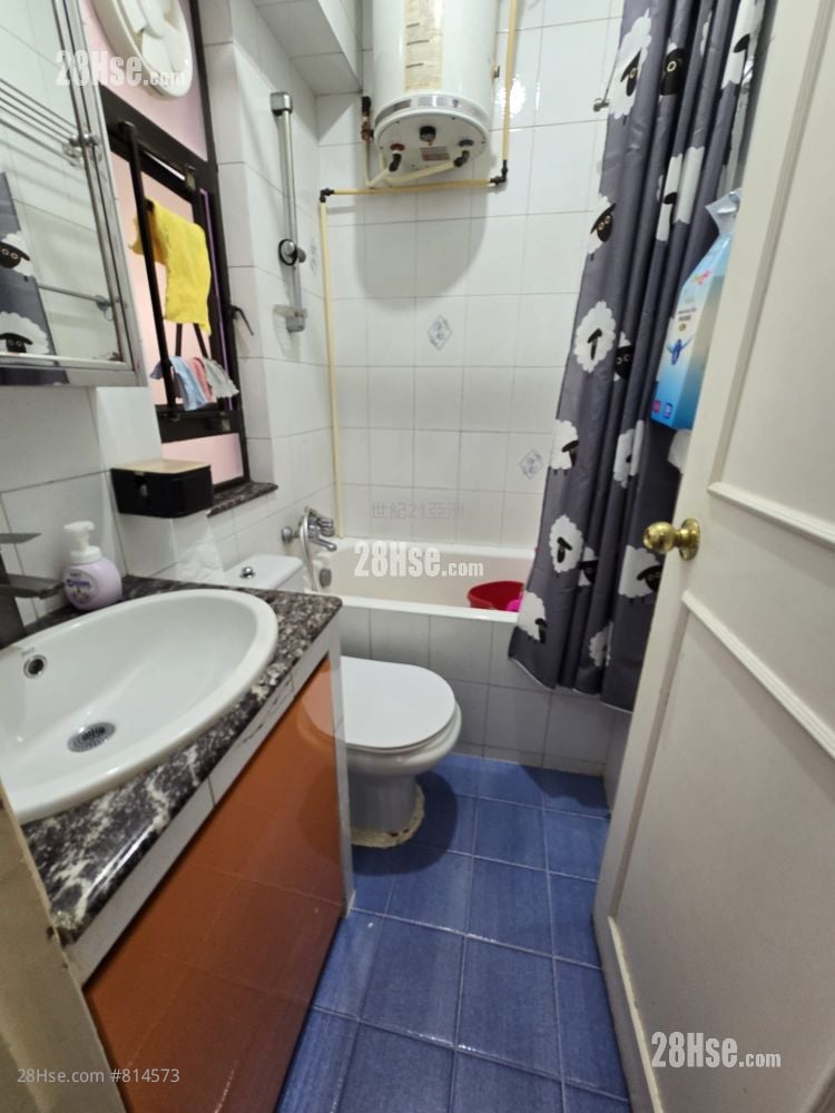 Kam Lok Mansion Sell 2 Bedrooms , 1 Bathroom 360 ft²