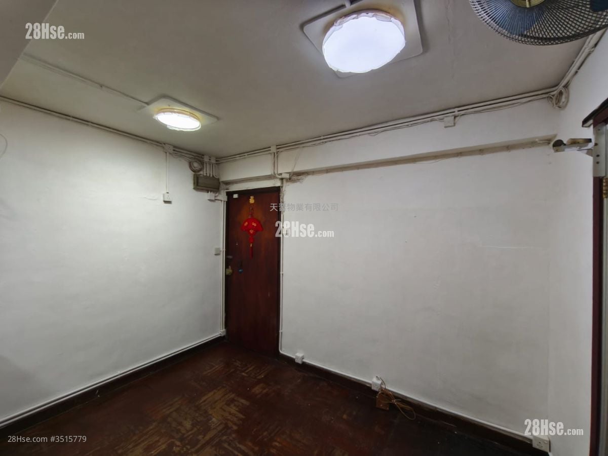 隆基大楼 售盘 2 房 , 1 浴室 302 平方尺