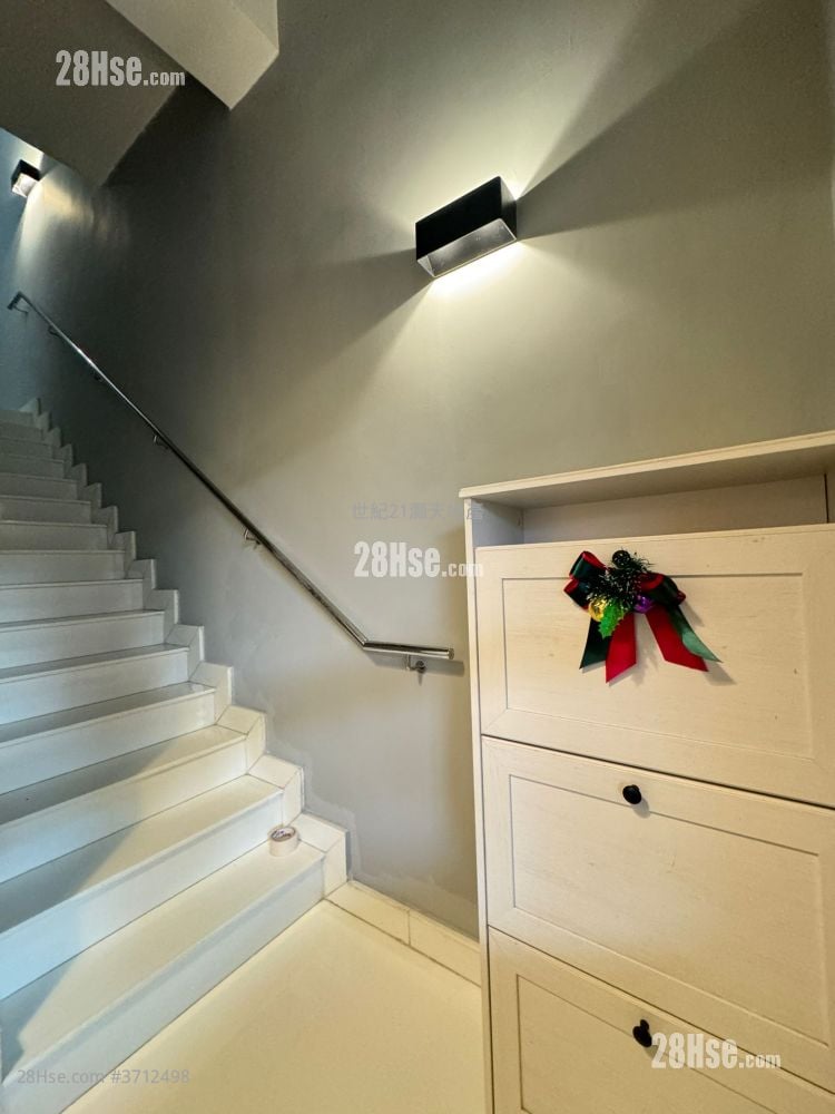 The Beverly Hills Rental 5+ Bedrooms , 2 Bathrooms 1,902 ft²